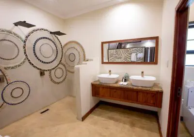 Insika Lodge Victoria Falls Signature Room | Flame of Africa